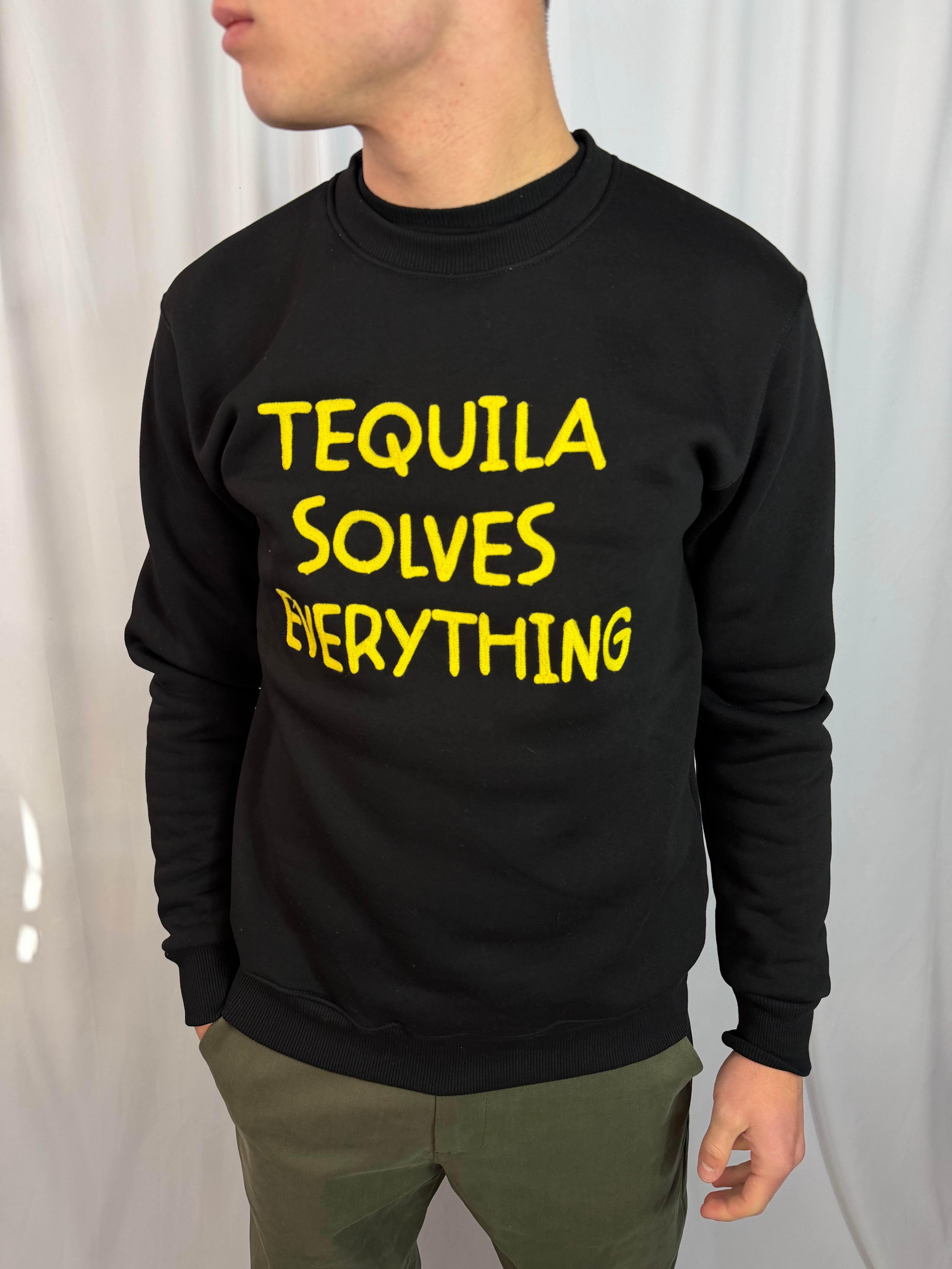 Felpa "Tequila solves everything"