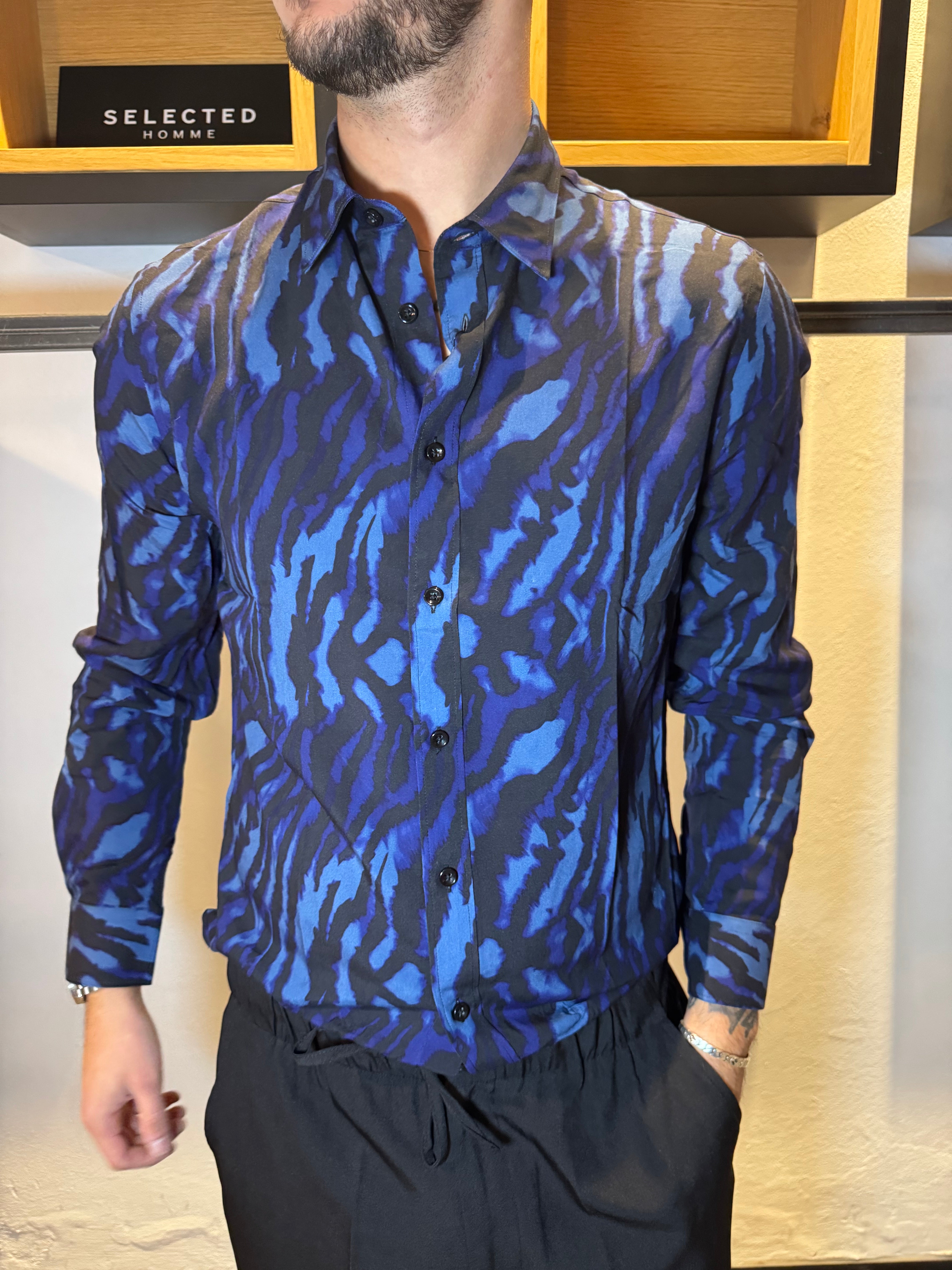 CAMICIA BLU EFFETTO TIGRATO