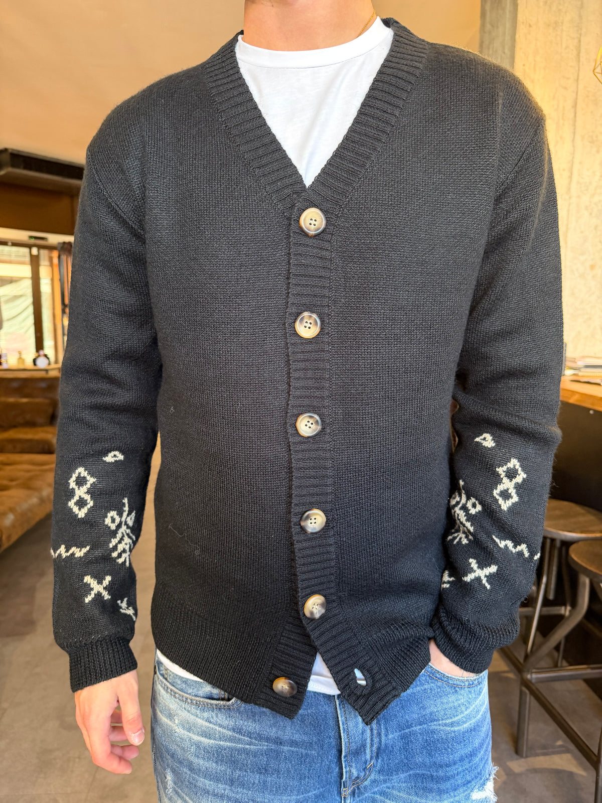 Cardigan nero con bottoni Tooco