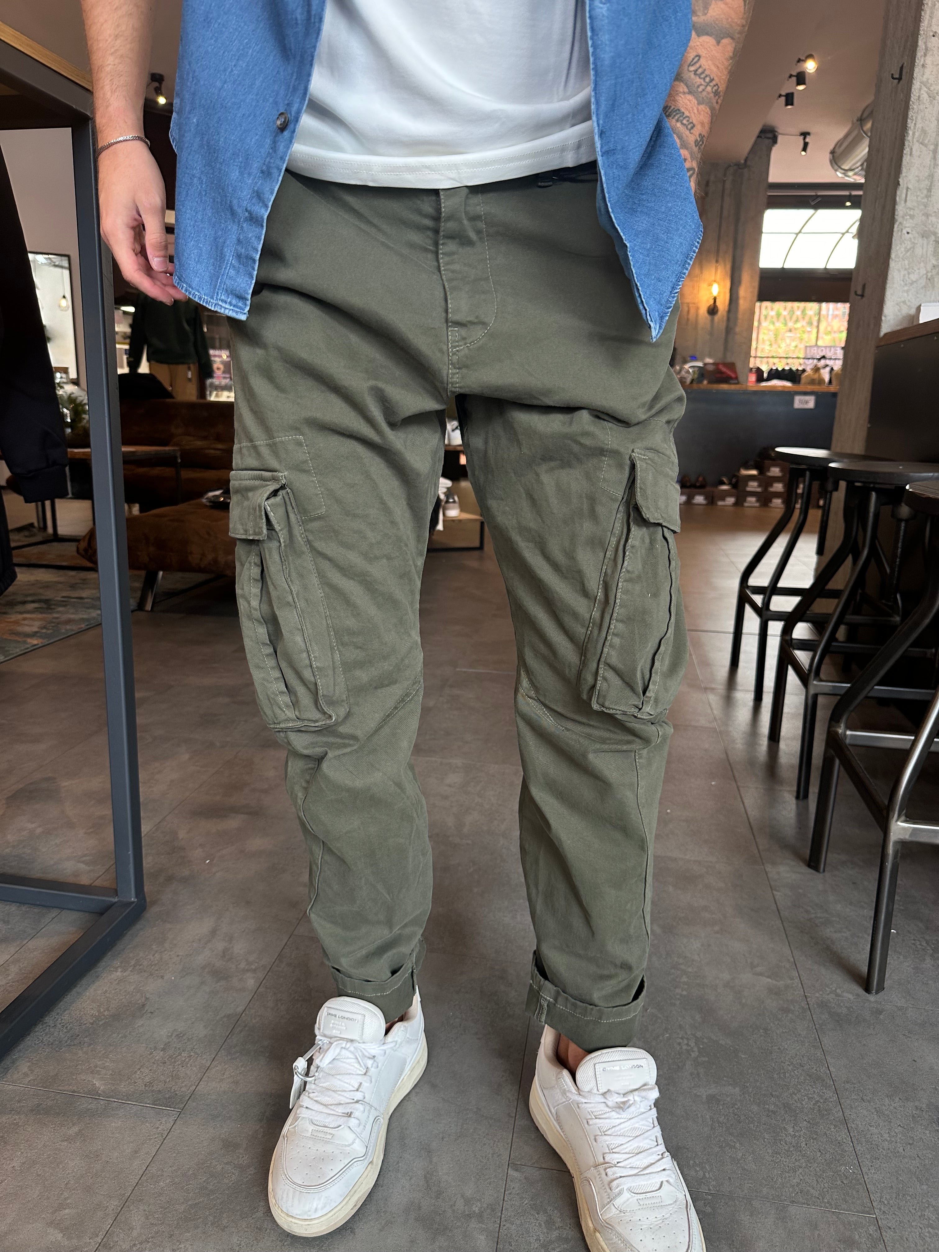 Pantalone cargo militare