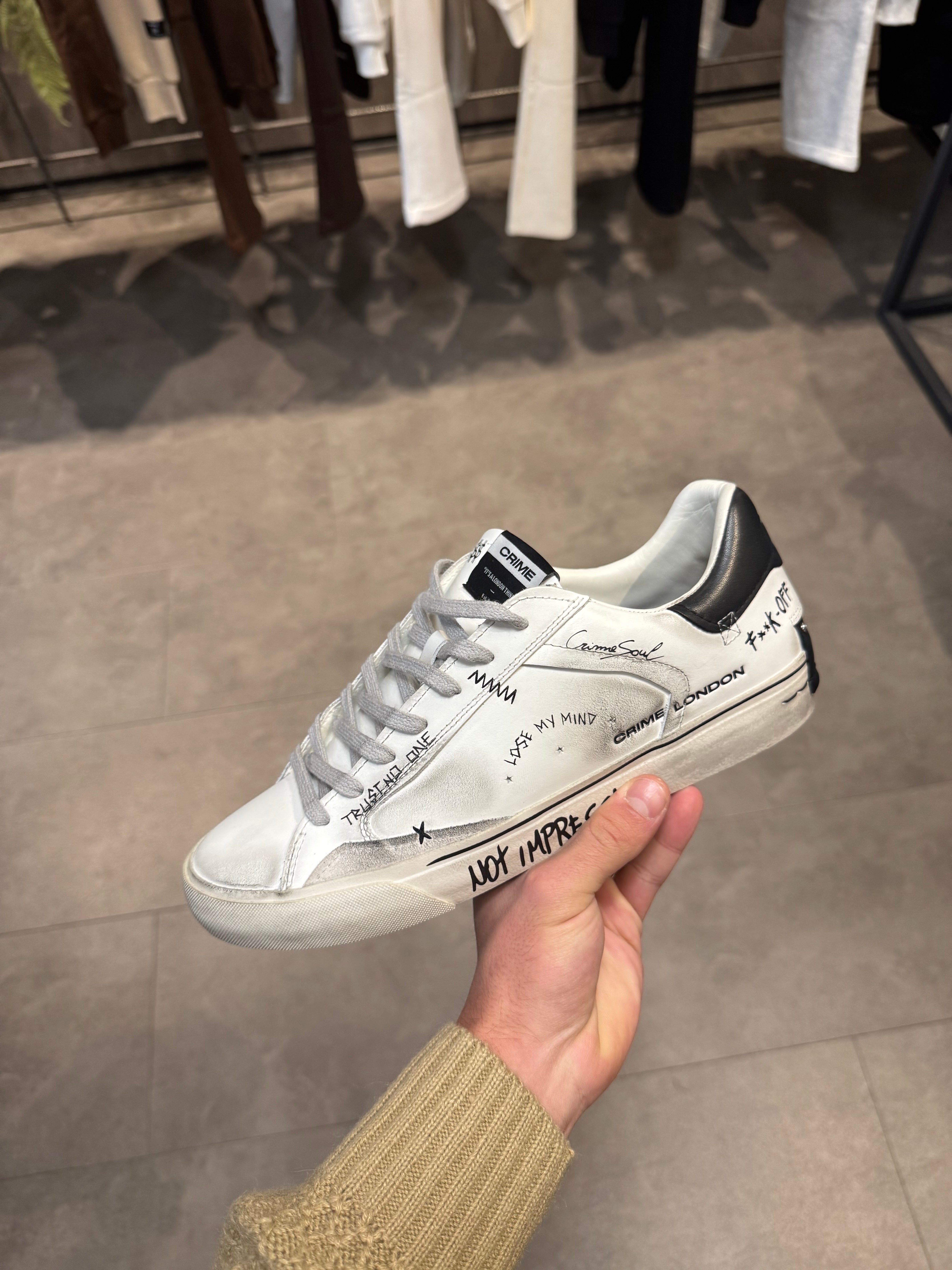 SCARPE DISTRESSED CRIME