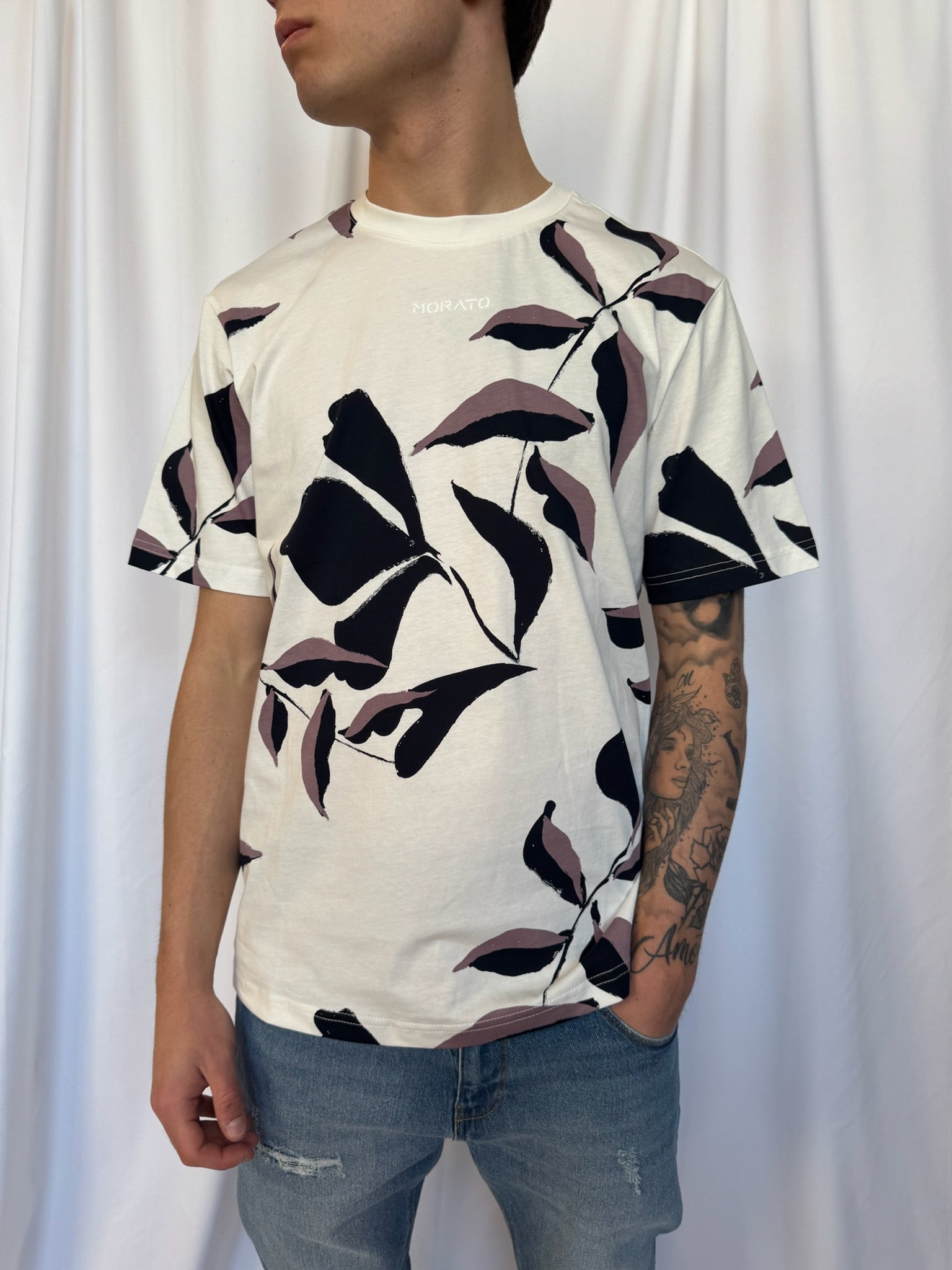 T-shirt floreale con logo Morato