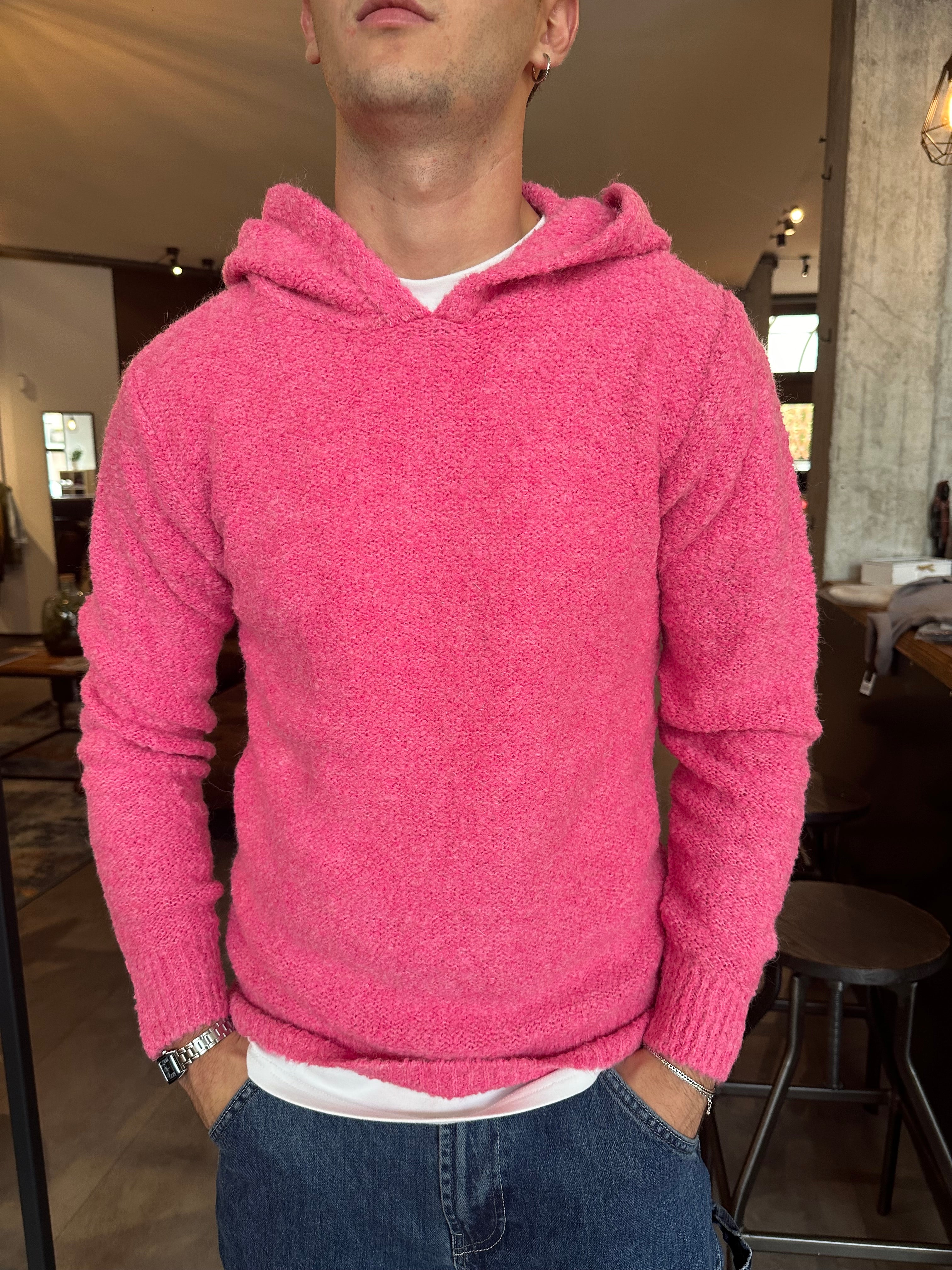 Maglione fucsia con cappuccio