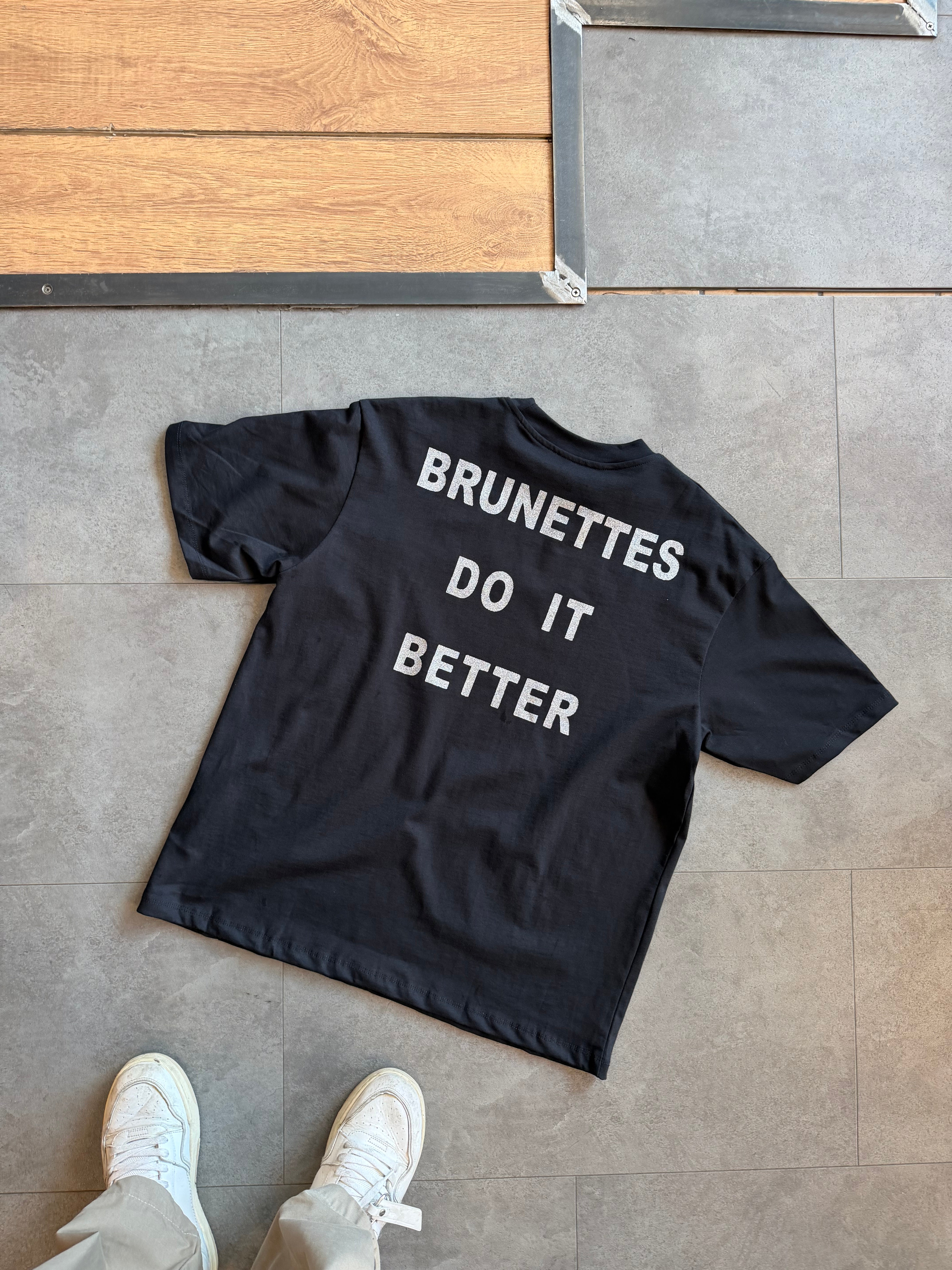 T-shirt "Brunettes do it better"