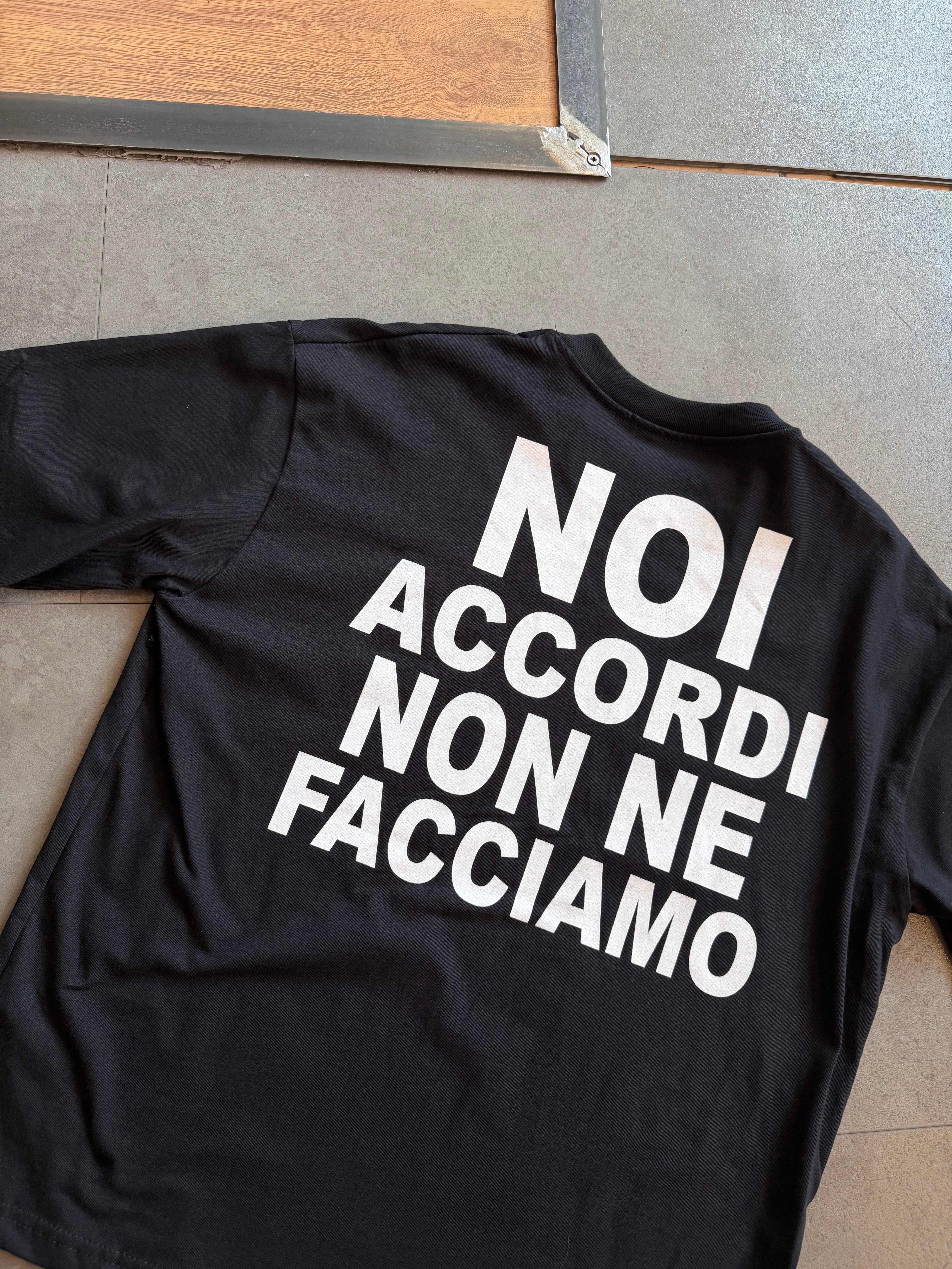 T-shirt "Noi accordi non ne facciamo"