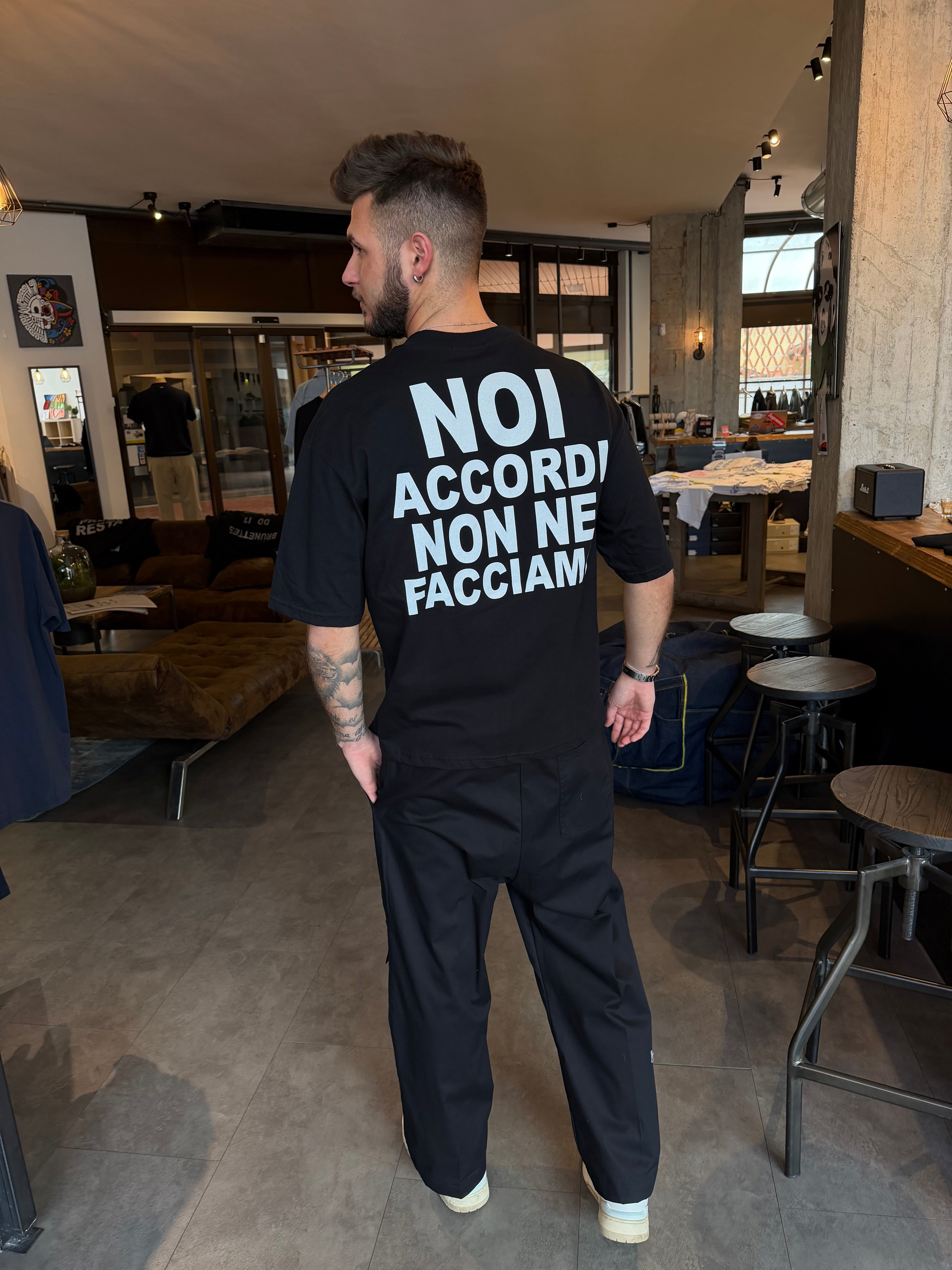 T-shirt "Noi accordi non ne facciamo"