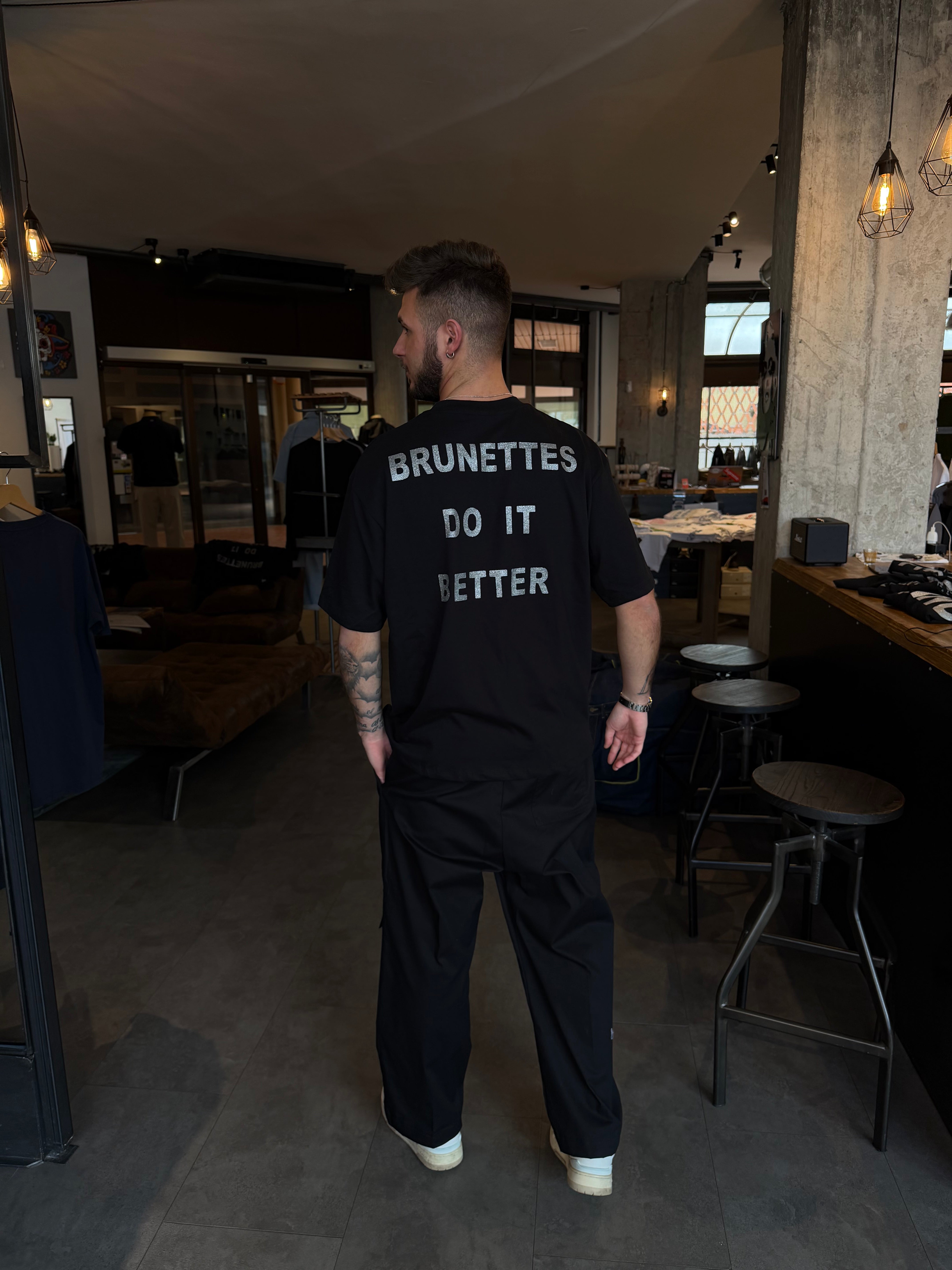 T-shirt "Brunettes do it better"