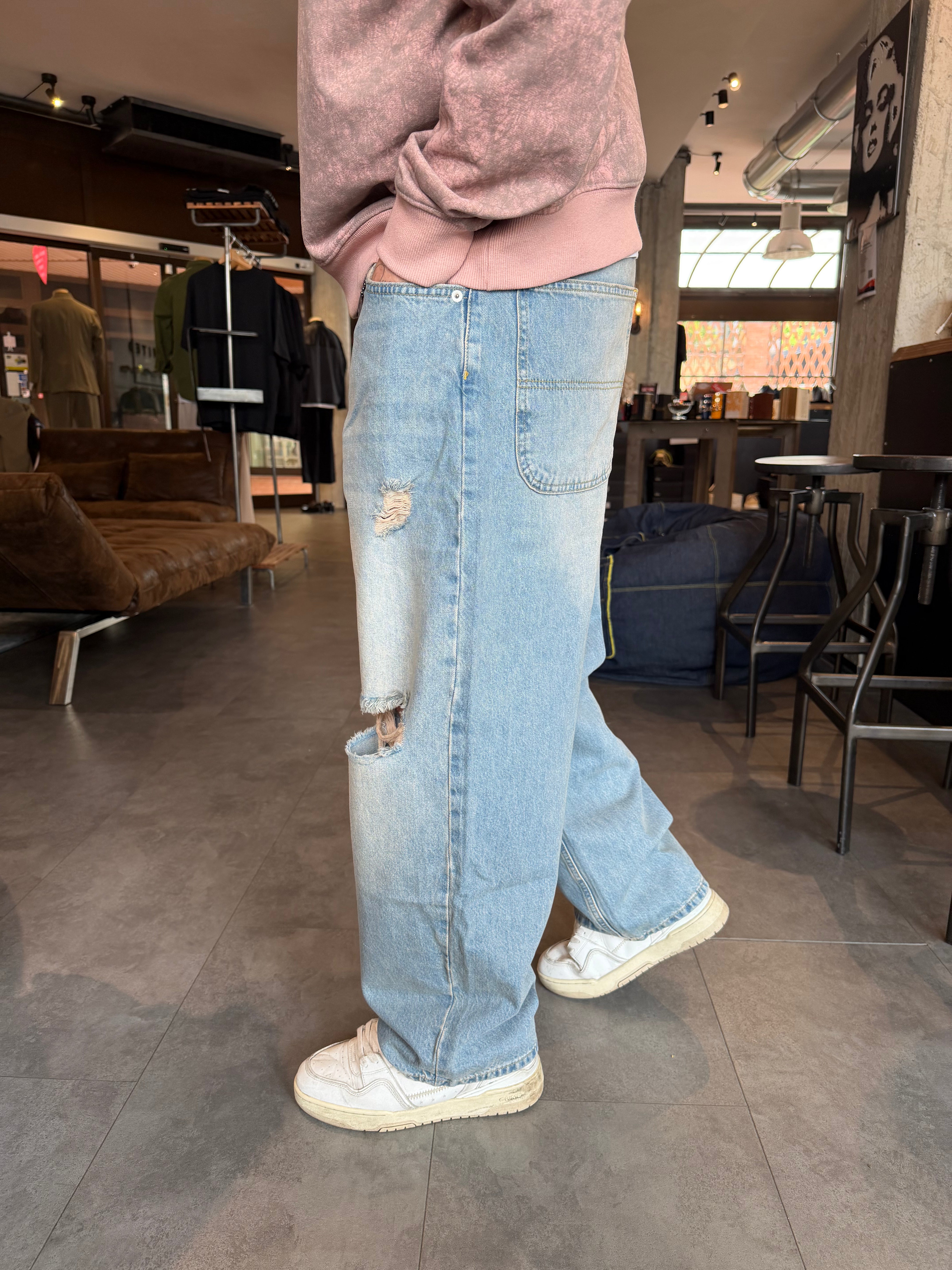 Jeans  Skater con strappi Imperial
