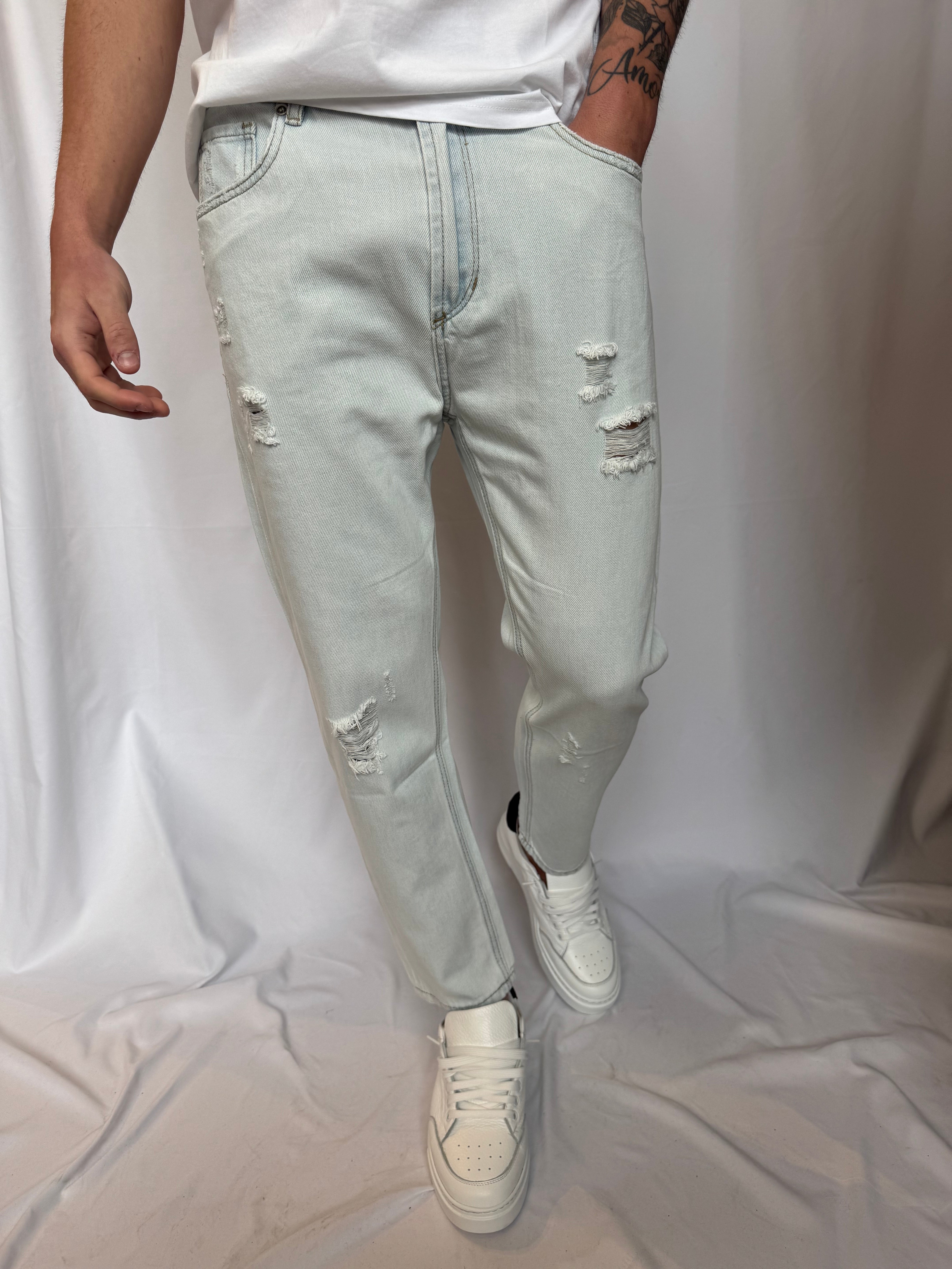 Jeans chiaro con strappi Gianni Lupo